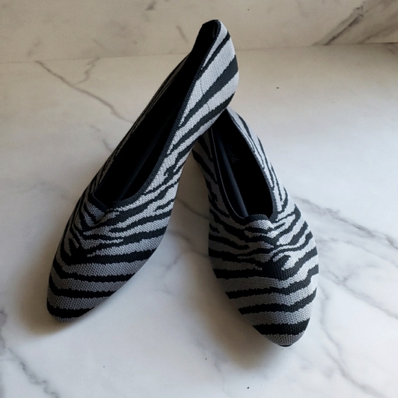 Breifola Gray and Black Zebra Striped Cotton Knit Pointed Toe Flat Size 11 - Picture 1 of 9